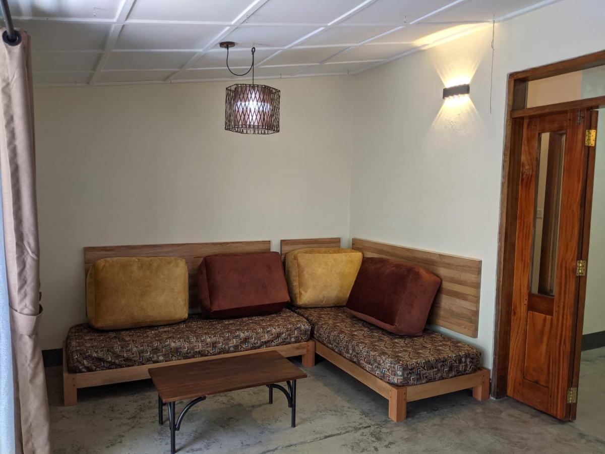 Dutchess Hotel And Restaurant Fort Portal Ngoại thất bức ảnh