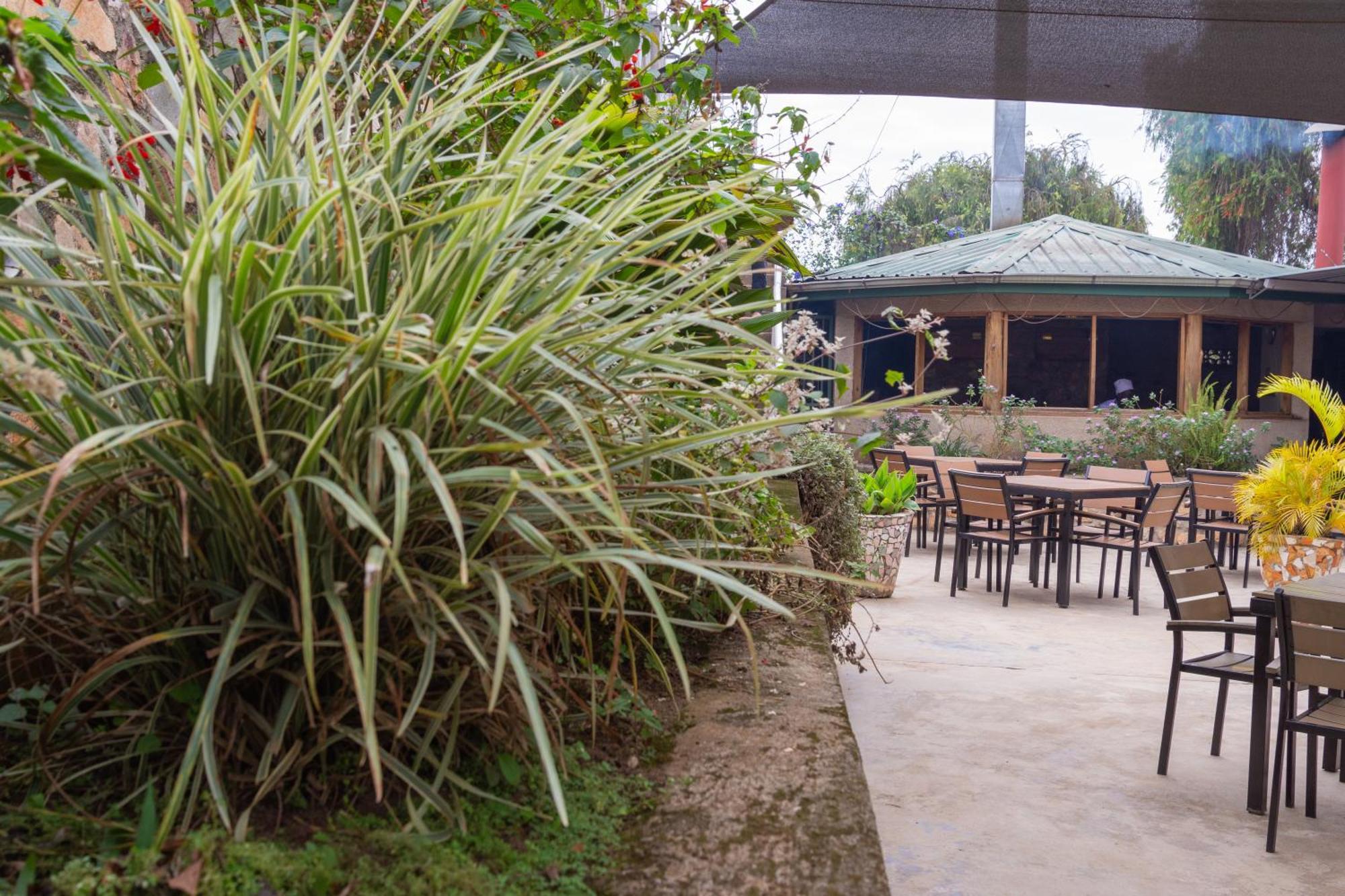 Dutchess Hotel And Restaurant Fort Portal Ngoại thất bức ảnh
