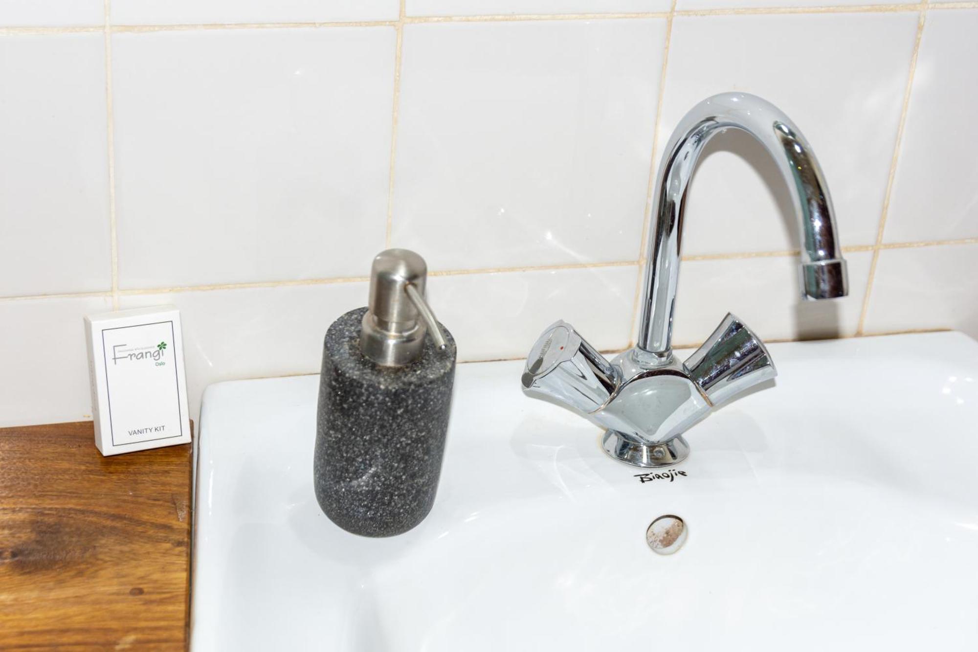 Dutchess Hotel And Restaurant Fort Portal Ngoại thất bức ảnh