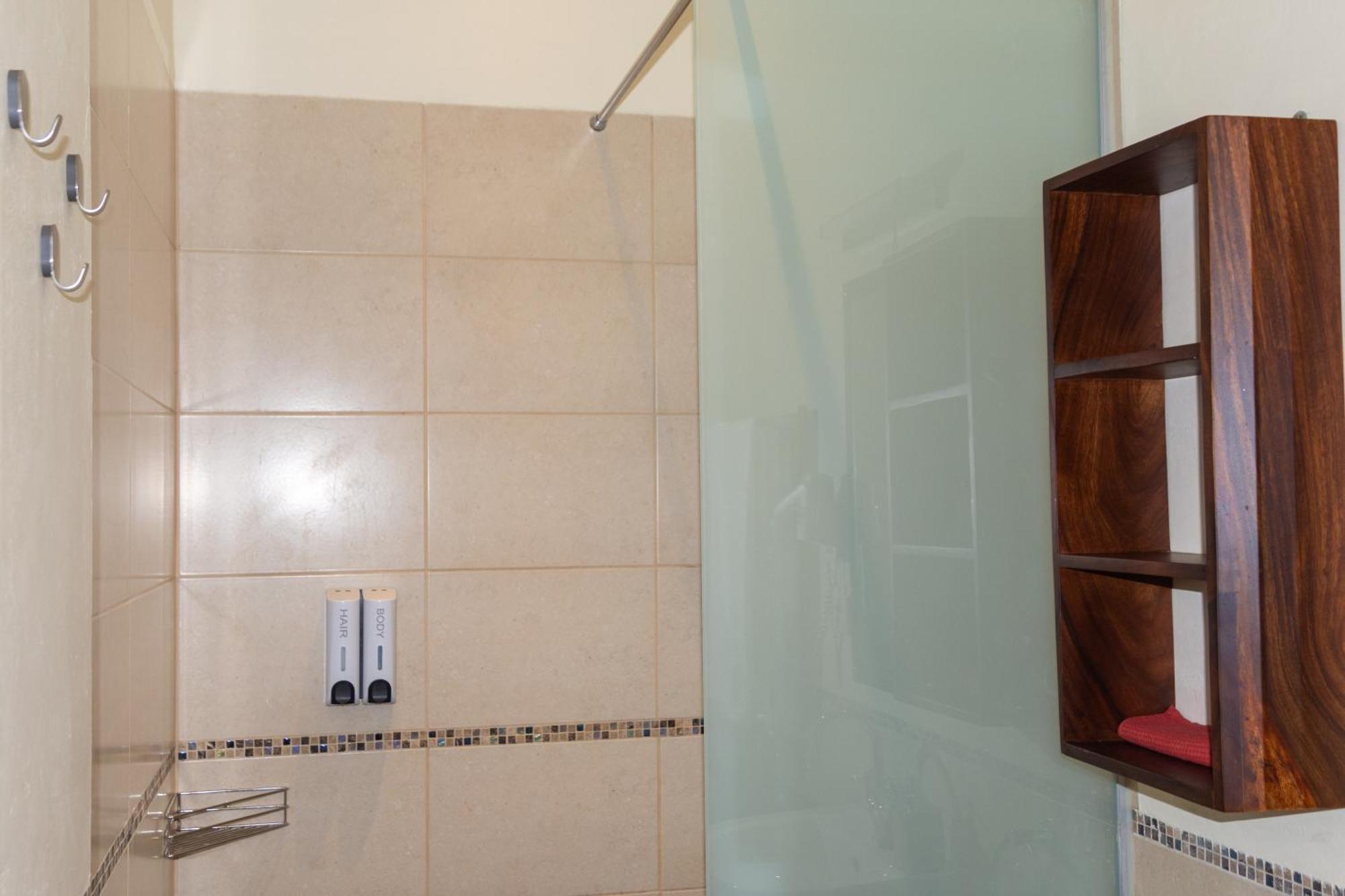 Dutchess Hotel And Restaurant Fort Portal Ngoại thất bức ảnh