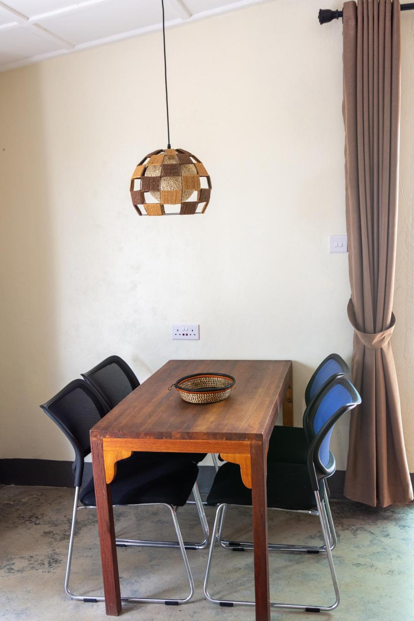 Dutchess Hotel And Restaurant Fort Portal Ngoại thất bức ảnh